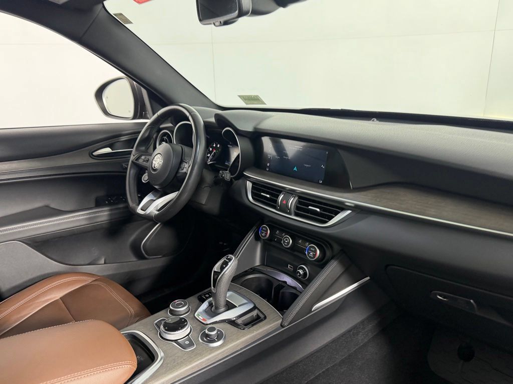 Used 2023 Alfa Romeo Stelvio Ti AWD/4WD image 36