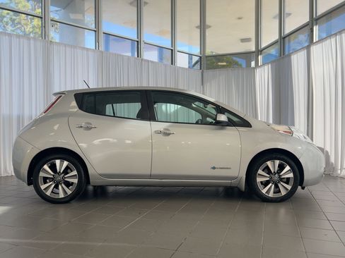 Used 2016 Nissan Leaf SV image 8