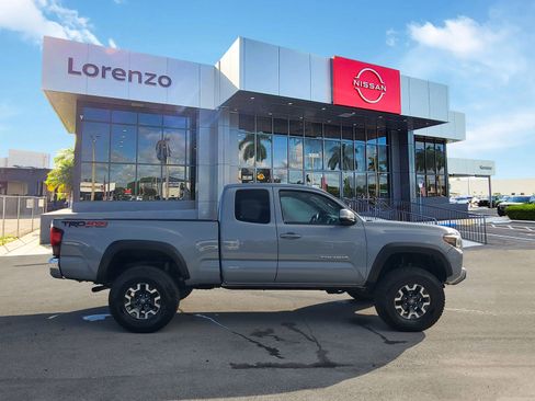 Used 2018 Toyota Tacoma TRD Off-Road image 4
