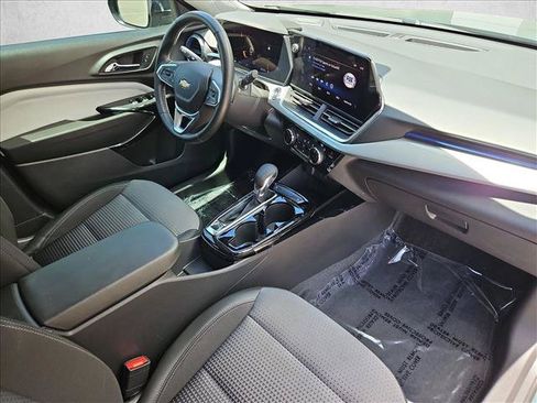 Used 2025 Chevrolet Trax LT w/ Driver Confidence Package FWD image 27