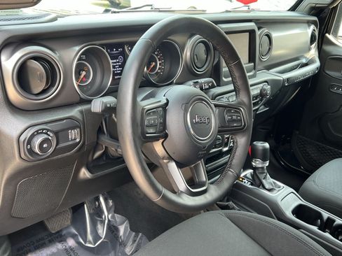 Used 2023 Jeep Wrangler Unlimited Sport AWD/4WD image 21