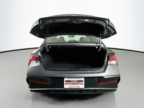 Used 2025 Hyundai Elantra SEL FWD image 36