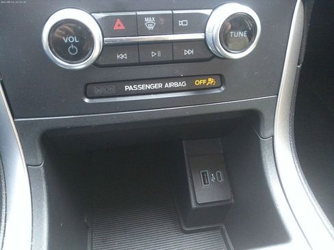 Used 2023 Ford Edge SE image 16