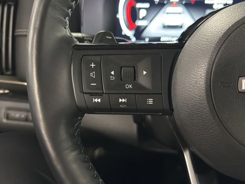 Used 2024 Nissan Pathfinder Platinum image 21