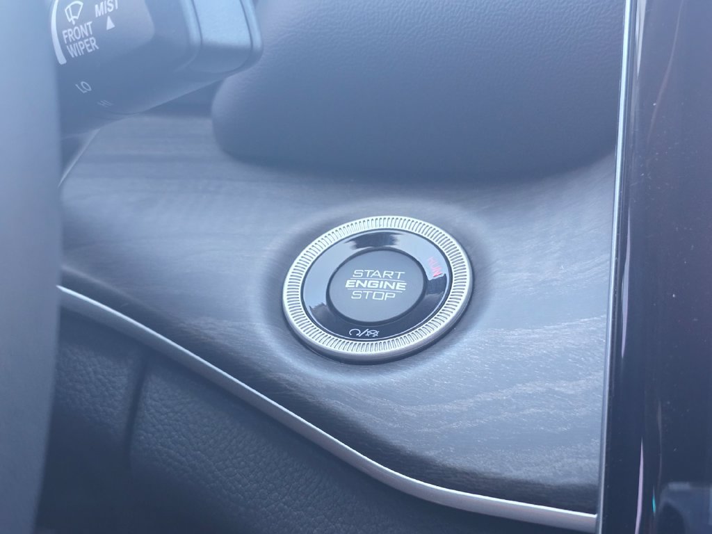 Used 2023 Jeep Grand Cherokee L Limited RWD image 29