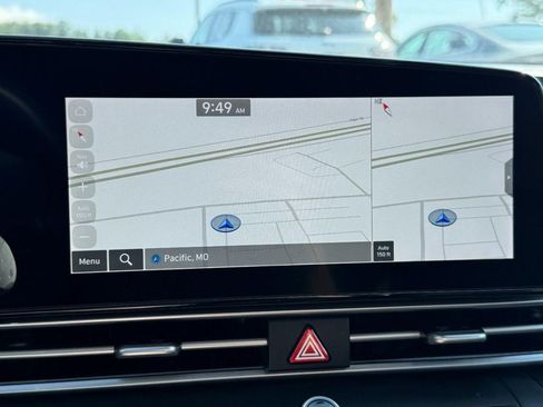 Used 2025 Hyundai Elantra SEL FWD image 22