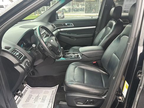 Used 2016 Ford Explorer XLT w/ Equipment Group 202A AWD/4WD image 9