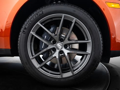 Certified 2025 Porsche Macan Turbo image 11