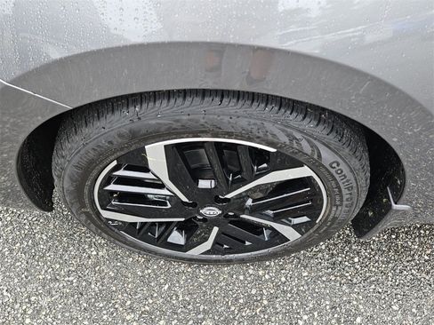 New 2025 Nissan Versa SR image 18