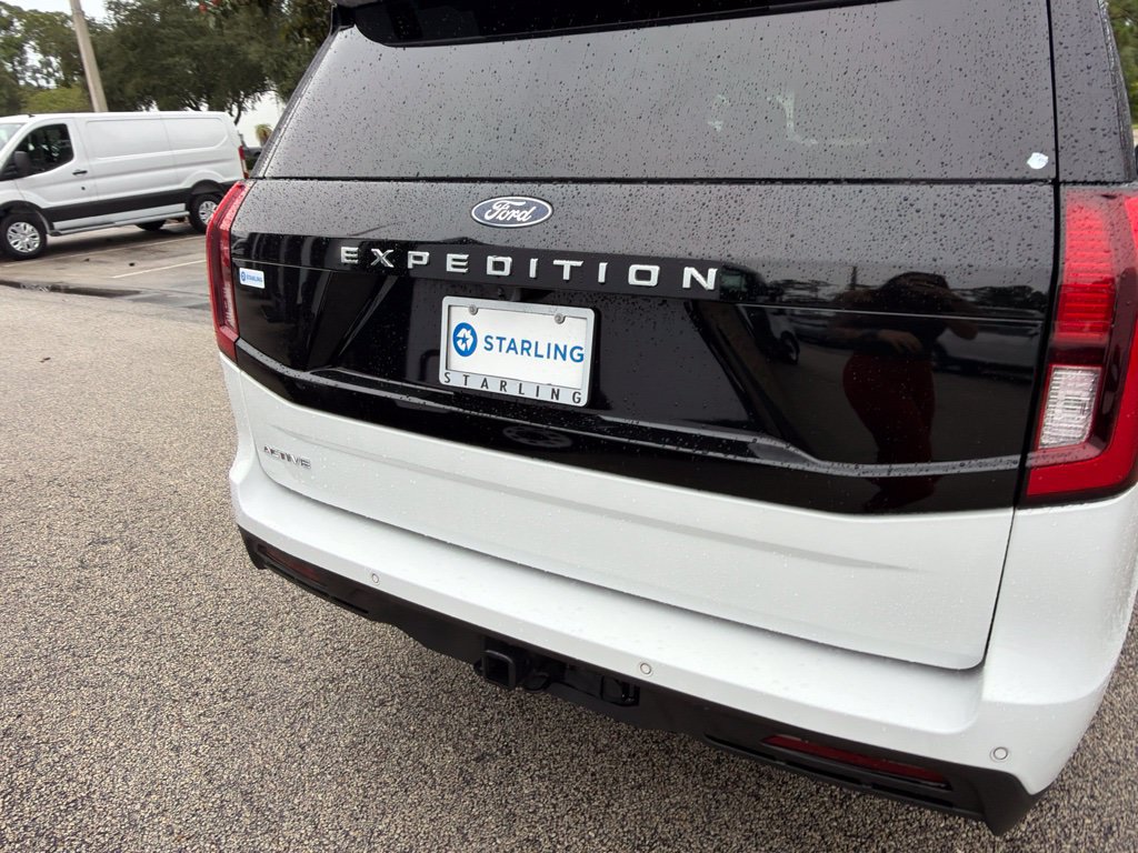 Certified 2025 Ford Expedition Active AWD/4WD image 7