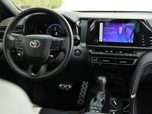 Used 2025 Toyota Camry SE FWD image 25
