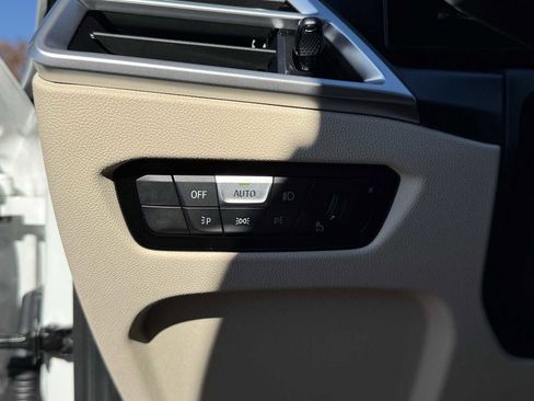 New 2026 BMW 330i Sedan w/ Convenience Package image 25
