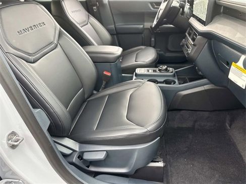 New 2026 Ford Maverick Lariat w/ Black Appearance Package image 11
