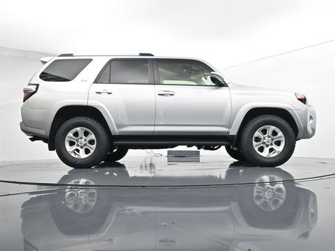 Used 2022 Toyota 4Runner SR5 Premium AWD/4WD image 39