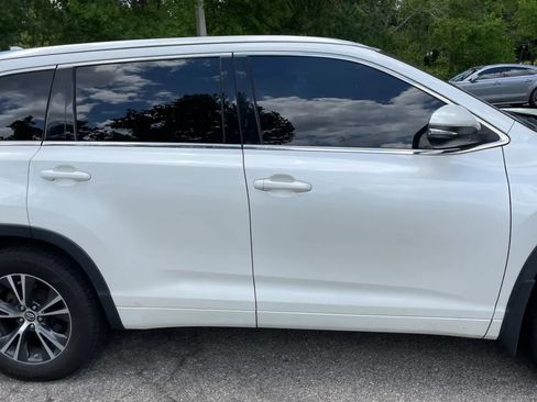 Used 2016 Toyota Highlander XLE AWD/4WD image 11