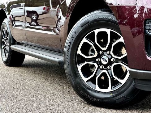 Used 2024 Ford Expedition XLT RWD image 2