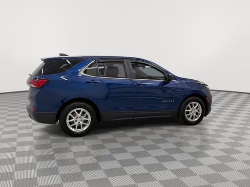Used 2022 Chevrolet Equinox LT w/ Driver Convenience Package image 11