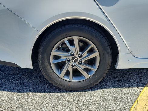 Used 2019 Kia Optima LX FWD image 5