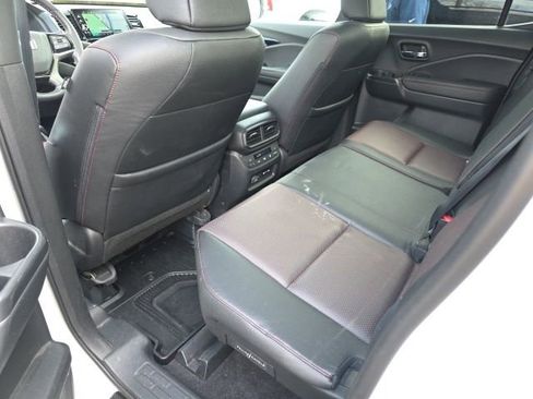 Used 2025 Honda Ridgeline Black Edition image 17