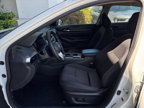 Used 2025 Nissan Altima 2.5 SV FWD image 28