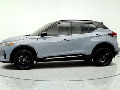 Used 2023 Nissan Kicks SR w/ SR Premium Package FWD image 8