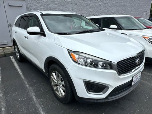 Used 2016 Kia Sorento AWD w/ LX Convenience Package image 2