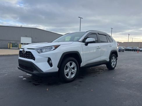Certified 2019 Toyota RAV4 XLE image 3