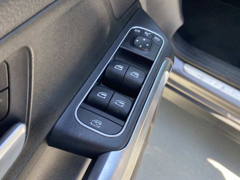 Used 2022 Mercedes-Benz GLB 250 4MATIC image 17