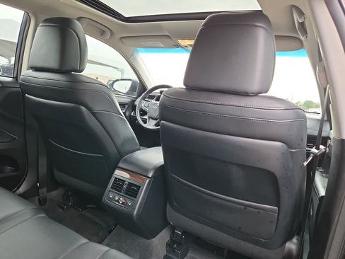 Used 2013 Toyota Avalon Limited FWD image 16