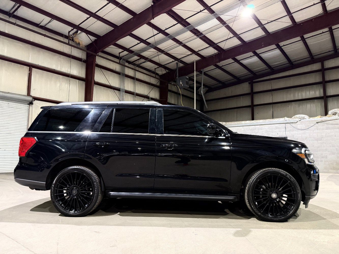 Used 2024 Ford Expedition XLT RWD image 4