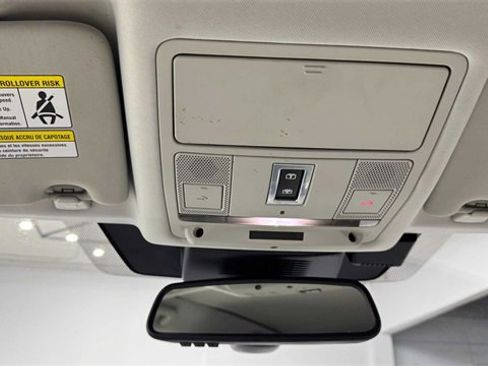 Used 2019 Land Rover Discovery Sport HSE image 18