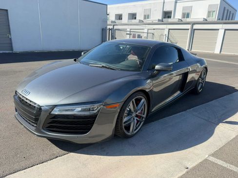 Used 2015 Audi R8 V8 w/ Extended Leather Package AWD/4WD image 2