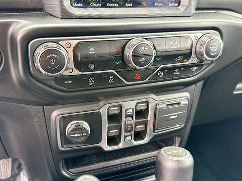 Used 2021 Jeep Gladiator Overland image 17