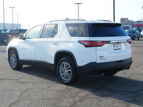 Used 2023 Chevrolet Traverse LT image 3