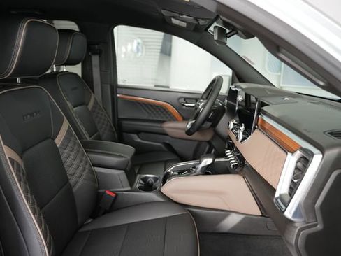 Used 2023 GMC Canyon Denali image 16