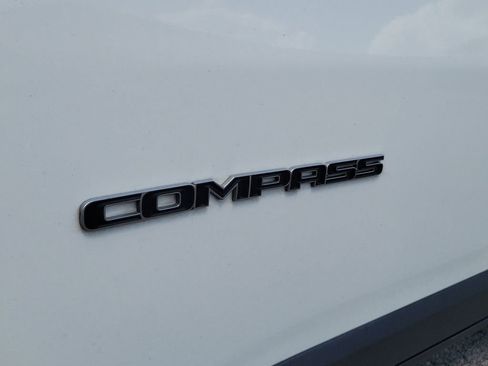 Used 2019 Jeep Compass Latitude FWD image 8