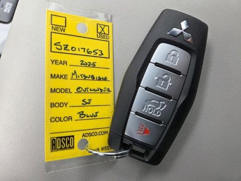 Used 2025 Mitsubishi Outlander SE image 18