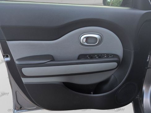 Used 2016 Kia Soul + FWD image 10