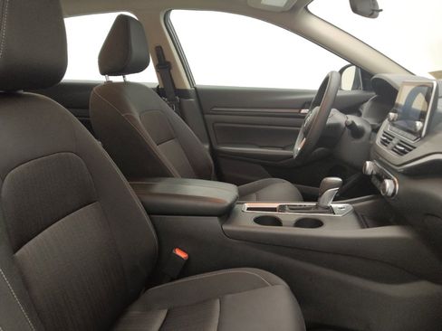 Used 2025 Nissan Altima 2.5 SV FWD image 21