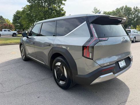 Used 2024 Kia EV9 Light Long Range RWD image 7