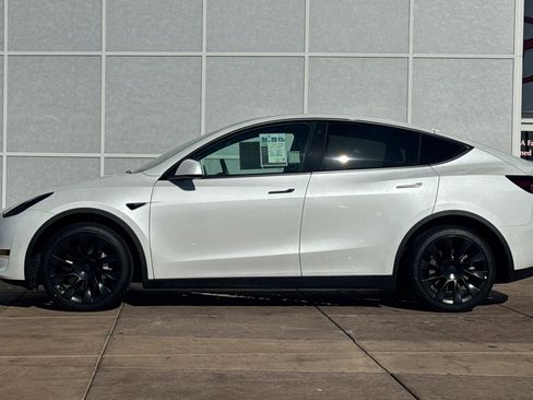 Used 2023 Tesla Model Y Long Range image 7