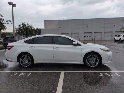 Used 2017 Toyota Avalon Limited FWD image 3