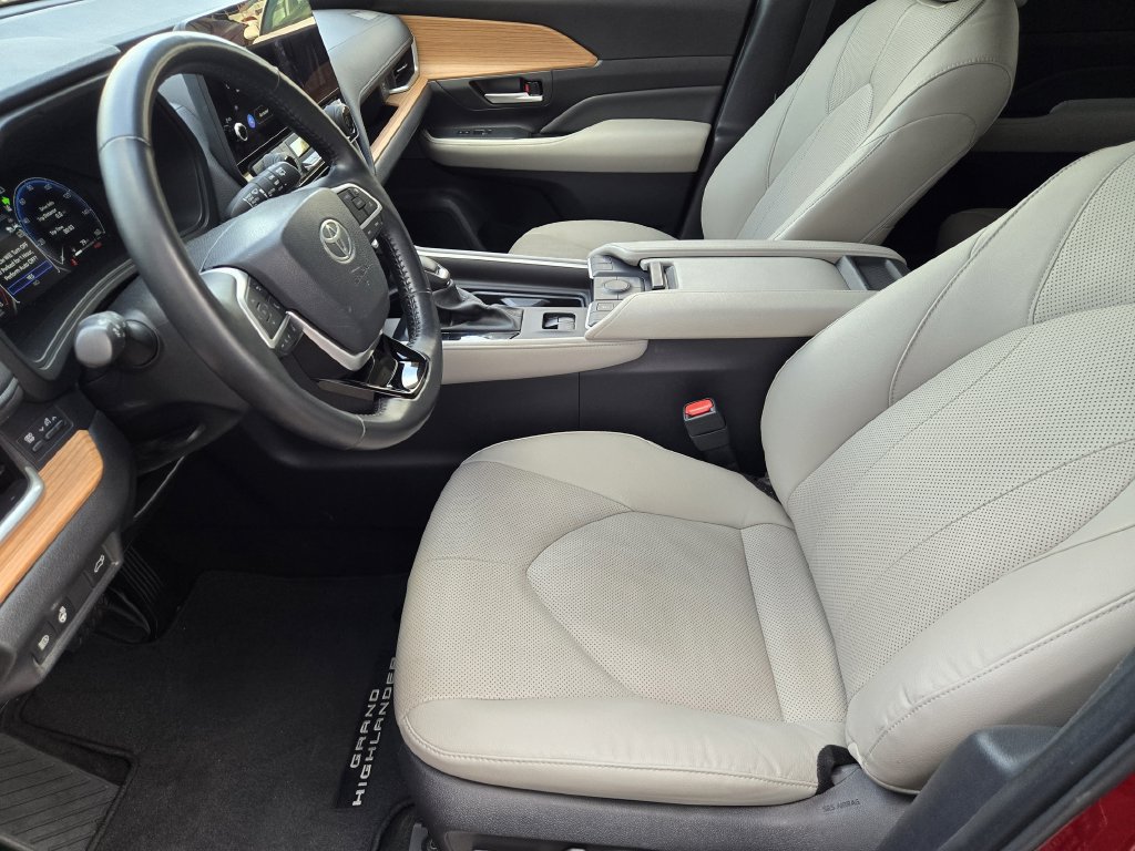Used 2024 Toyota Grand Highlander AWD image 9