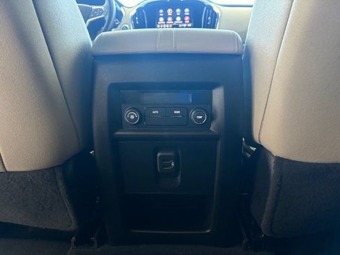 Used 2023 Chevrolet Traverse LS FWD image 29