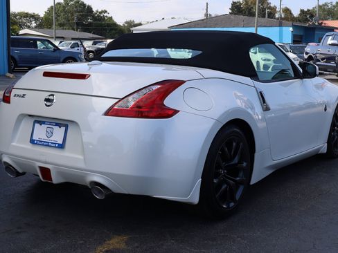 Used 2017 Nissan 370Z Touring image 6