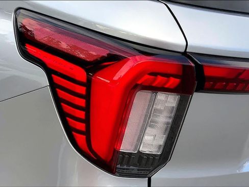 Used 2025 Ford Explorer Active RWD image 28