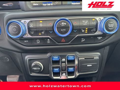 Used 2021 Jeep Wrangler Unlimited Sahara AWD/4WD image 19