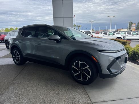 New 2026 Chevrolet Equinox EV LT image 2