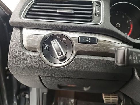 Used 2017 Volkswagen Passat 1.8T SEL Premium image 17