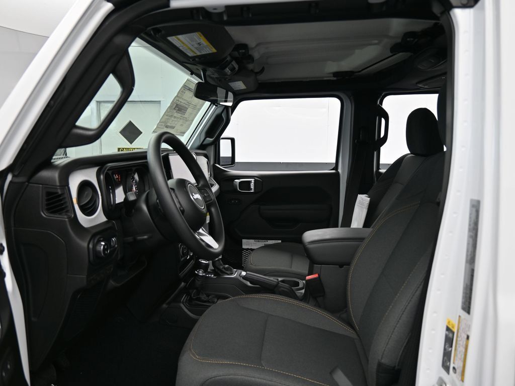 Used 2025 Jeep Gladiator Sport AWD/4WD image 11